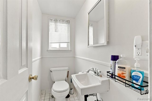 27766 Eastwick Sq, Roseville, MI 48066