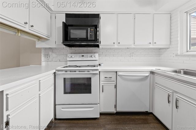 819 Kirts Boulevard, Troy, MI 48084