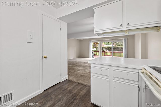 819 Kirts Boulevard, Troy, MI 48084