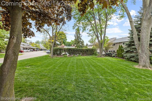 819 Kirts Boulevard, Troy, MI 48084