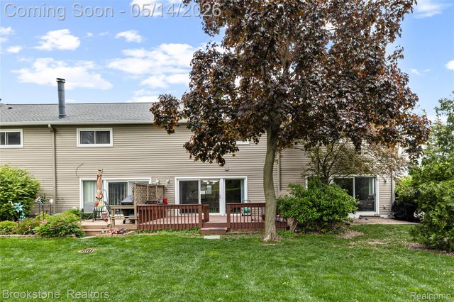 819 Kirts Boulevard, Troy, MI 48084