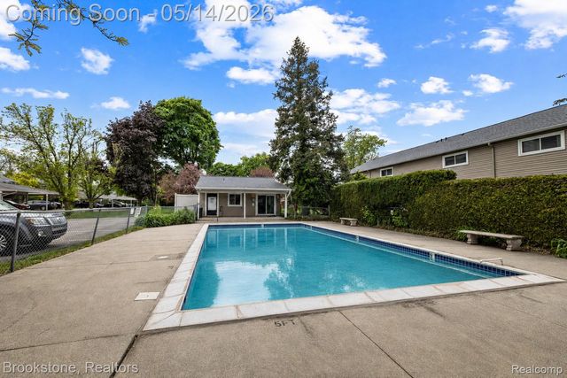 819 Kirts Boulevard, Troy, MI 48084