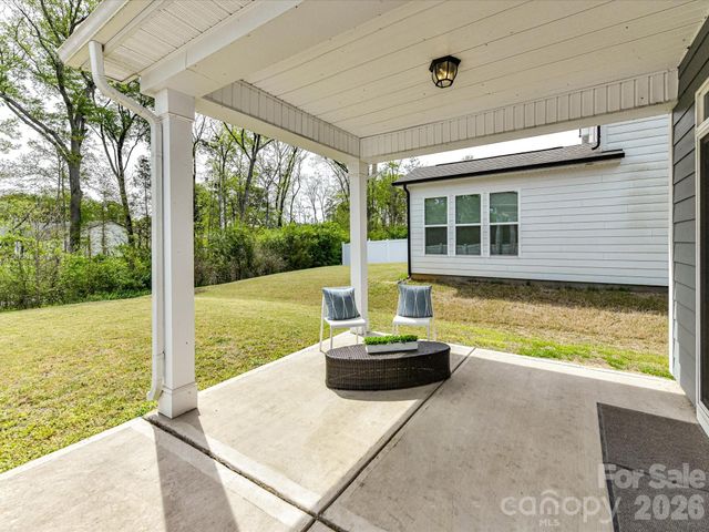 3869 Center Place Drive, Harrisburg, NC 28075