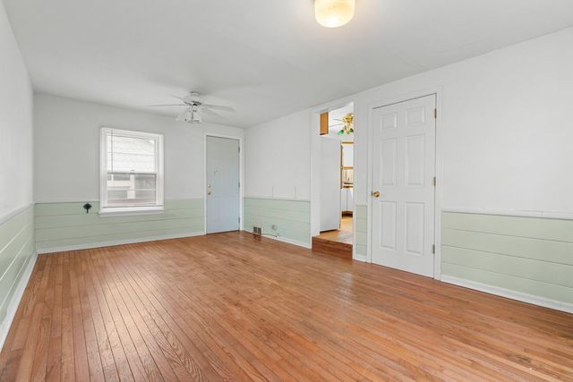 4715 W Crystal Lake Road, Mchenry, IL 60050