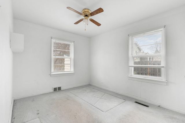 4715 W Crystal Lake Road, Mchenry, IL 60050