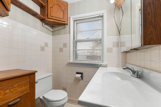 4715 W Crystal Lake Road, Mchenry, IL 60050