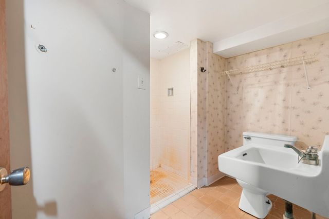 4715 W Crystal Lake Road, Mchenry, IL 60050