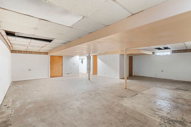 4715 W Crystal Lake Road, Mchenry, IL 60050