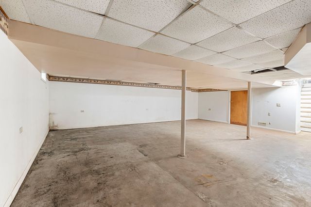 4715 W Crystal Lake Road, Mchenry, IL 60050