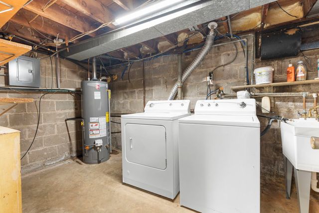 4715 W Crystal Lake Road, Mchenry, IL 60050