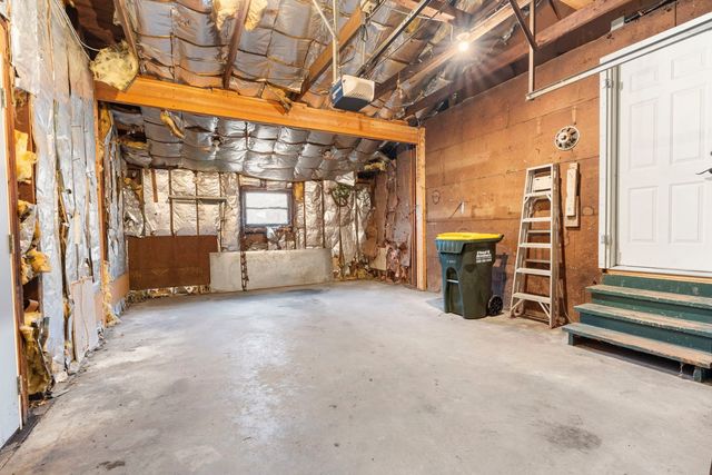 4715 W Crystal Lake Road, Mchenry, IL 60050