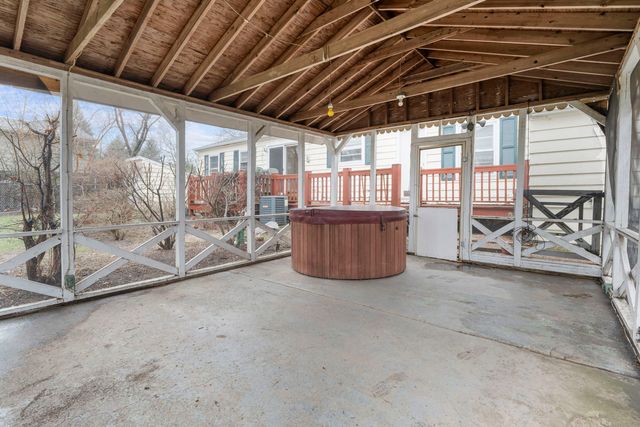 4715 W Crystal Lake Road, Mchenry, IL 60050