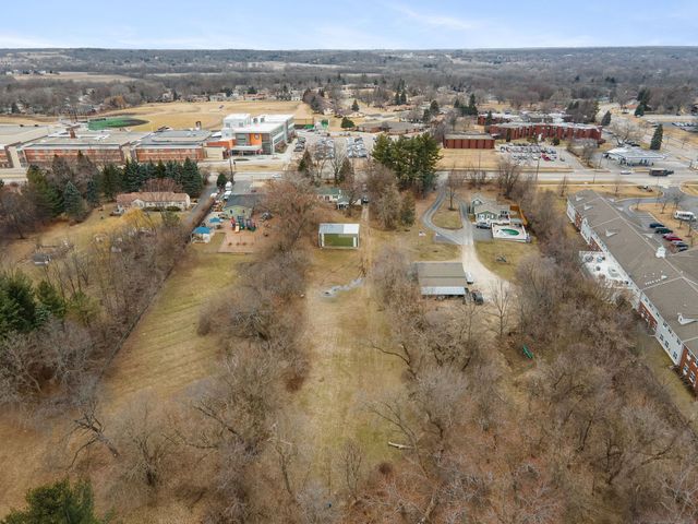 4715 W Crystal Lake Road, Mchenry, IL 60050