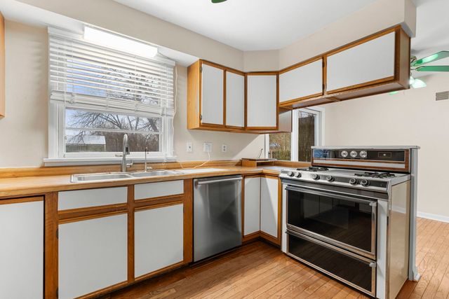 4715 W Crystal Lake Road, Mchenry, IL 60050