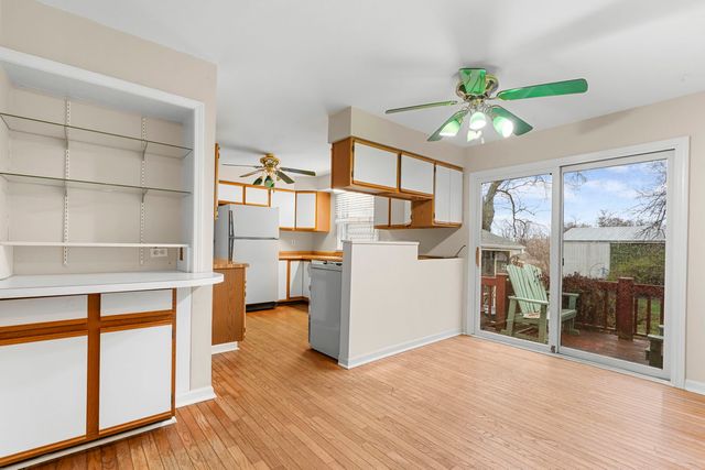 4715 W Crystal Lake Road, Mchenry, IL 60050