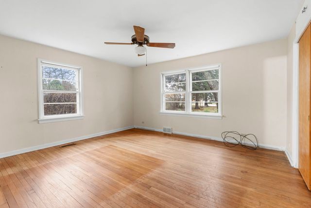 4715 W Crystal Lake Road, Mchenry, IL 60050