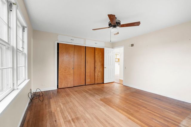 4715 W Crystal Lake Road, Mchenry, IL 60050