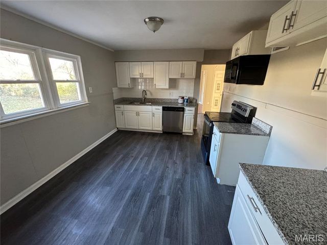 9850 Dennis Drive, St Louis, MO 63136