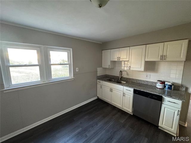 9850 Dennis Drive, St Louis, MO 63136