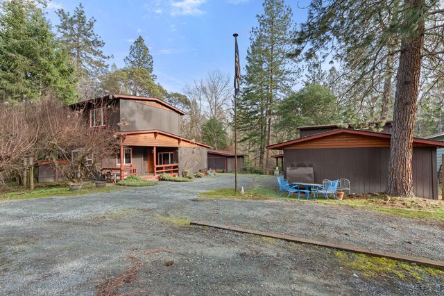 1608 Foots Creek R Fork Road, Gold Hill, OR 97525