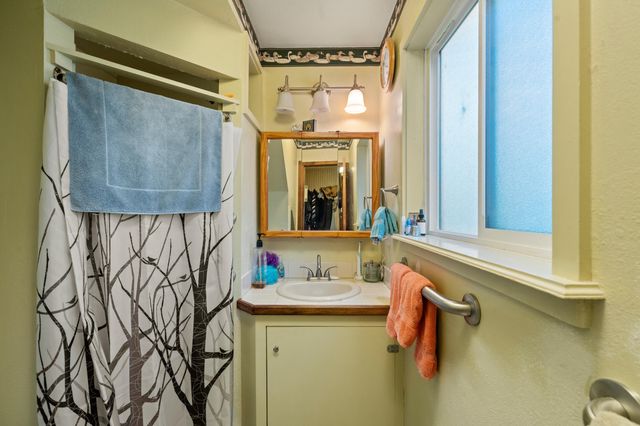 1608 Foots Creek R Fork Road, Gold Hill, OR 97525