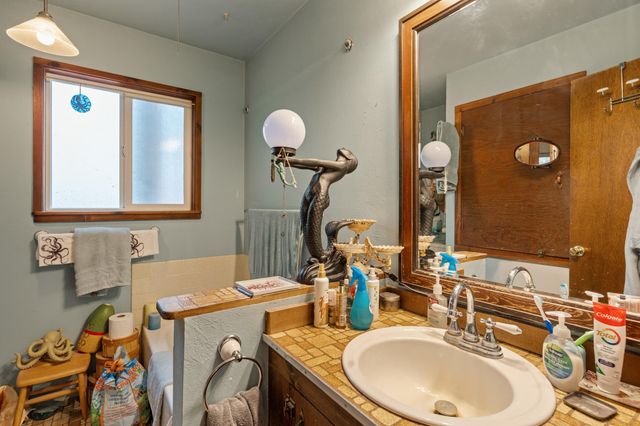 1608 Foots Creek R Fork Road, Gold Hill, OR 97525