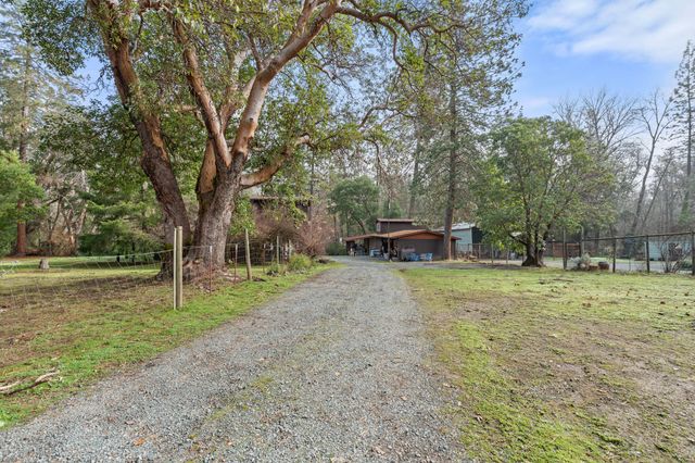 1608 Foots Creek R Fork Road, Gold Hill, OR 97525