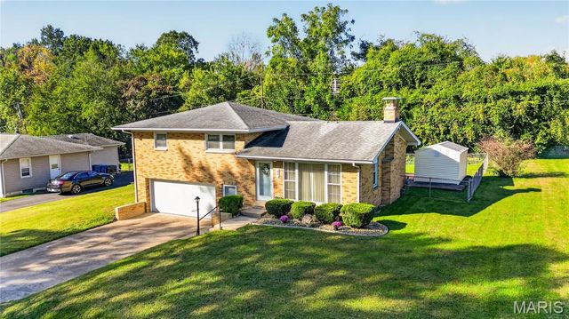 37 Venus Drive, Swansea, IL 62226