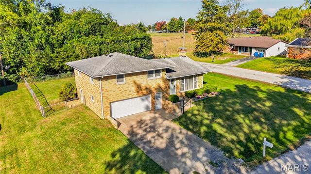 37 Venus Drive, Swansea, IL 62226