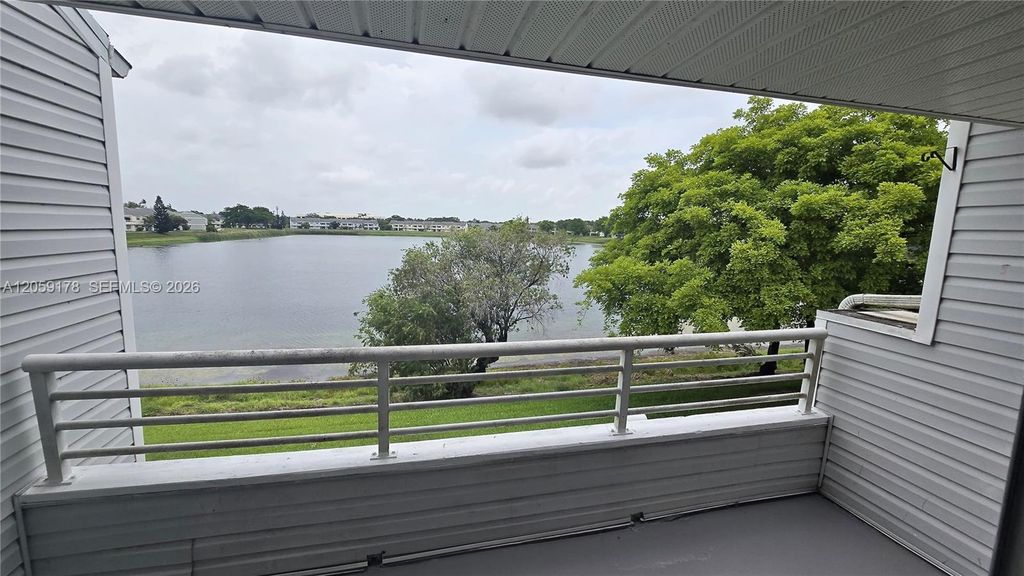 3409 NW 44th St 201, Oakland Park, FL 33309