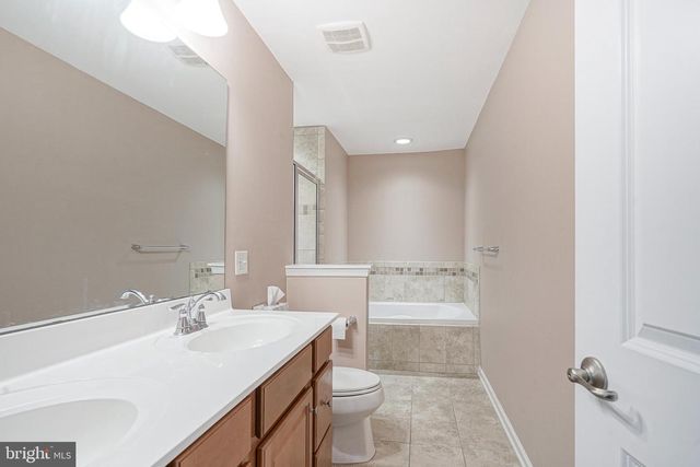 56 SUNDANCE DR, Hamilton, NJ 08619