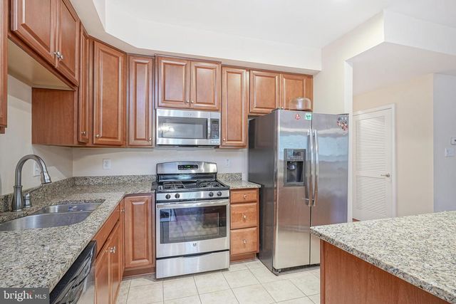 56 SUNDANCE DR, Hamilton, NJ 08619