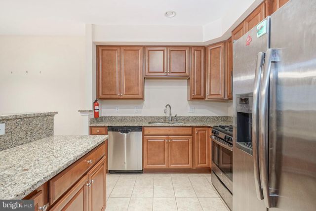 56 SUNDANCE DR, Hamilton, NJ 08619