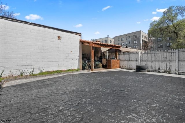 19 Halleck St, Newark City, NJ 07104