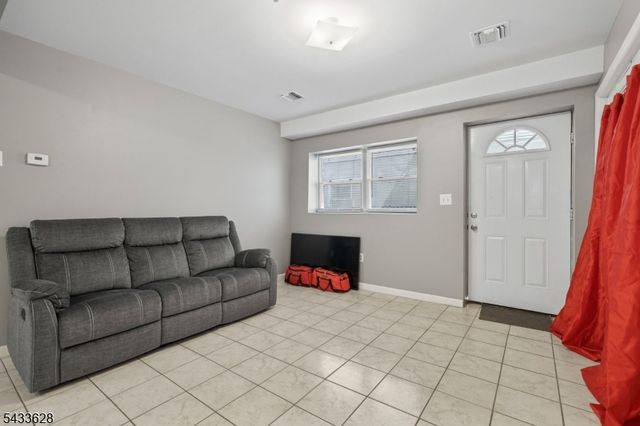 19 Halleck St, Newark City, NJ 07104