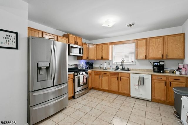 19 Halleck St, Newark City, NJ 07104