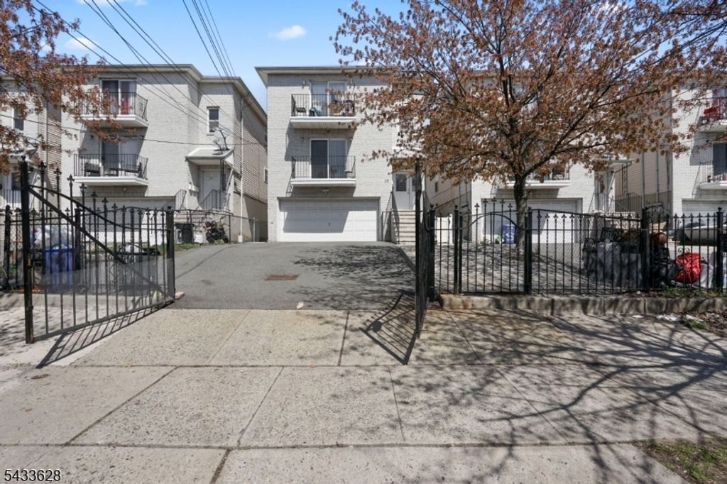 19 Halleck St, Newark City, NJ 07104