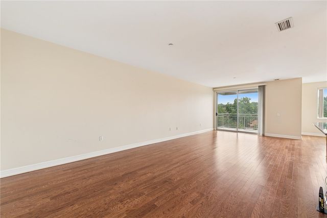 5570 Centre Ave 306, Shadyside, PA 15232