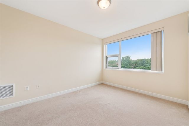 5570 Centre Ave 306, Shadyside, PA 15232