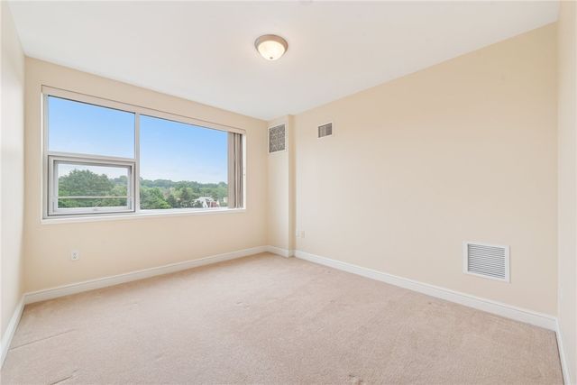 5570 Centre Ave 306, Shadyside, PA 15232