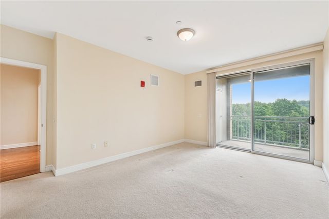 5570 Centre Ave 306, Shadyside, PA 15232