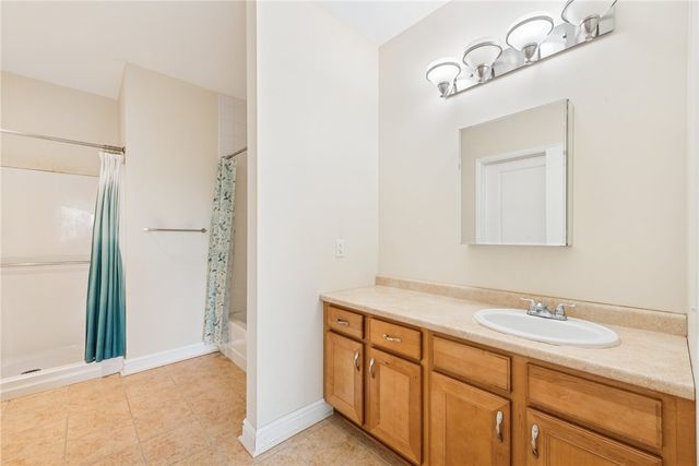 5570 Centre Ave 306, Shadyside, PA 15232