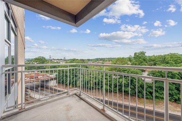 5570 Centre Ave 306, Shadyside, PA 15232