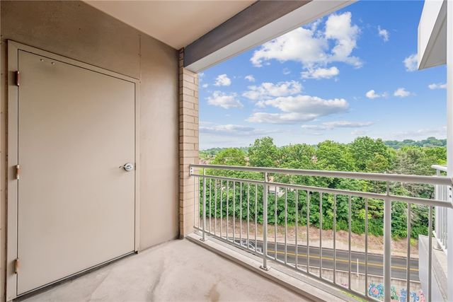 5570 Centre Ave 306, Shadyside, PA 15232