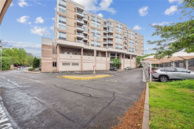 5570 Centre Ave 306, Shadyside, PA 15232