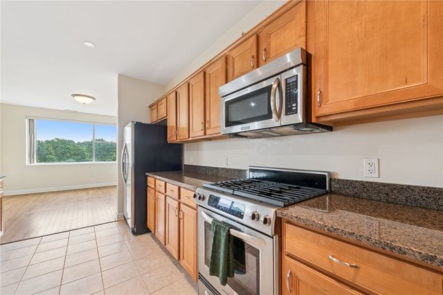 5570 Centre Ave 306, Shadyside, PA 15232