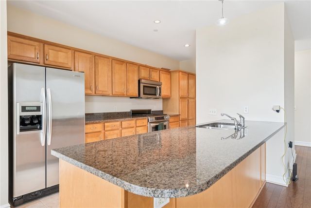 5570 Centre Ave 306, Shadyside, PA 15232