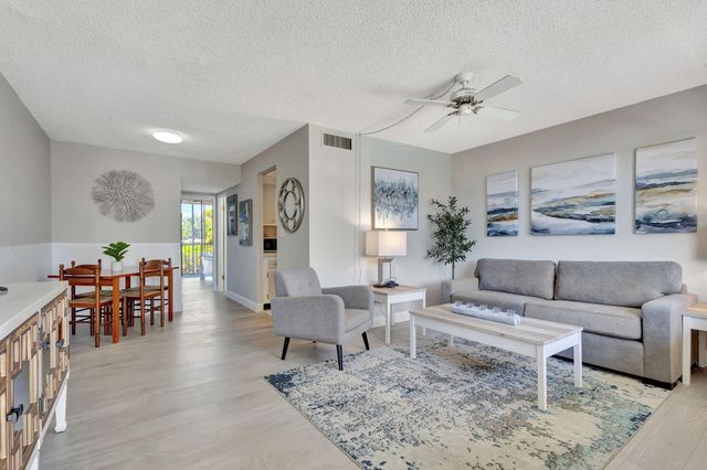 1131 SE 4th Street 2030, Boynton Beach, FL 33435