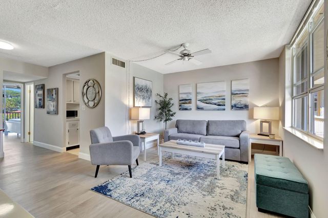 1131 SE 4th Street 2030, Boynton Beach, FL 33435