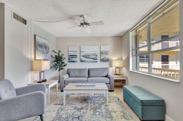 1131 SE 4th Street 2030, Boynton Beach, FL 33435